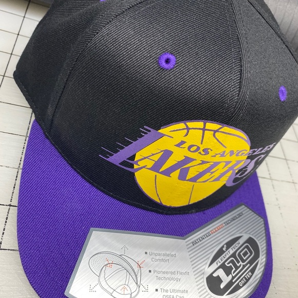 Copy- Lakers hat - Picture 7 of 9